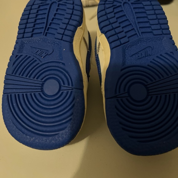 Nike - Picture 3 of 3